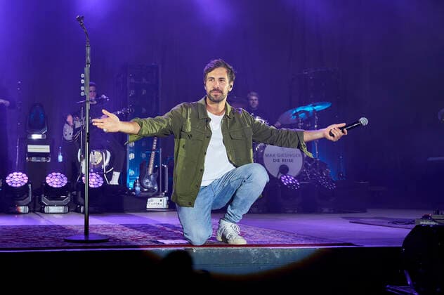 Max Giesinger at a charity concert as part of the concert series Back on Stage at the Gilde Parkbühne Hannover, 13 09 2021 Foto:xU.xStammx xFuturexImage