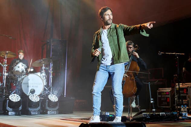 Max Giesinger at a charity concert as part of the concert series Back on Stage at the Gilde Parkbühne Hannover, 13 09 2021 Foto:xU.xStammx xFuturexImage
