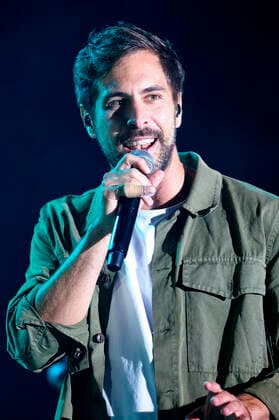 Max Giesinger at a charity concert as part of the concert series Back on Stage at the Gilde Parkbühne Hannover, 13 09 2021 Foto:xU.xStammx xFuturexImage