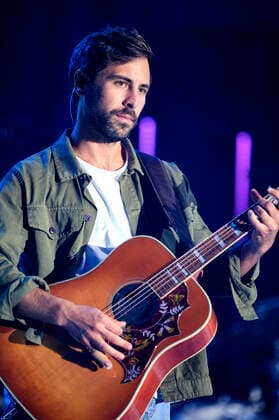 Max Giesinger at a charity concert as part of the concert series Back on Stage at the Gilde Parkbühne Hannover, 13 09 2021 Foto:xU.xStammx xFuturexImage