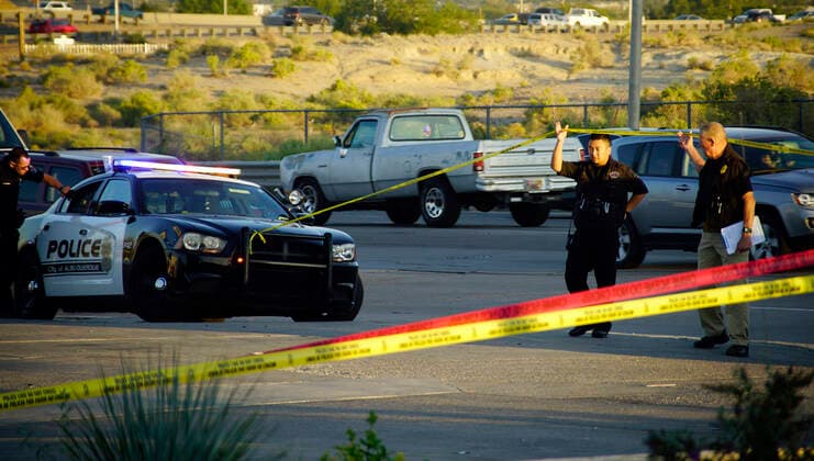 September 14, 2021, NEW MEXICO, USA: 091421.APD officers investigate a fatal shooting following an attempted robbery at Subway on Gibson SE . Photographed on Tuesday September 14, 2021. USA - ZUMAab1_ 20210914_zaf_ab1_005 Copyright: xAdolphexPierre-Louis Journalx