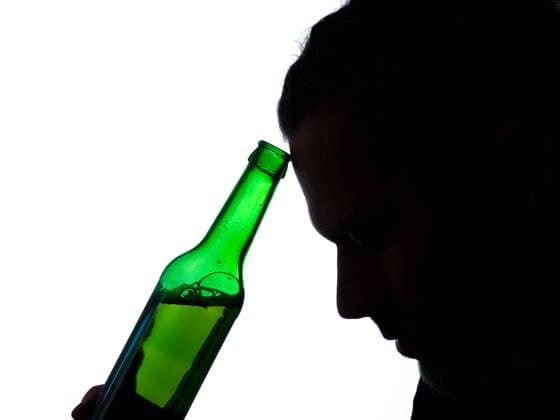 alkohol,alkoholiker,alkoholkonsum,alkoholisch,säufer,trinker *** alcohol,alcoholics,alcohols,alcoholic ly0-ip1 ,model released, Symbolfoto
