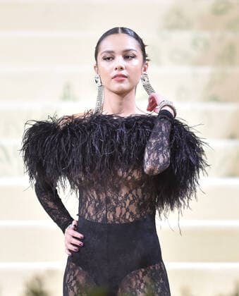 NEW YORK, NEW YORK - SEPTEMBER 13: Justin Bieber Hsiley Bieber at the 2021 Met Gala benefit In America: A Lexicon of Fashion at Metropolitan Museum of Art on September 13, 2021 in New York City. Copyright: xJohnxPalmerx