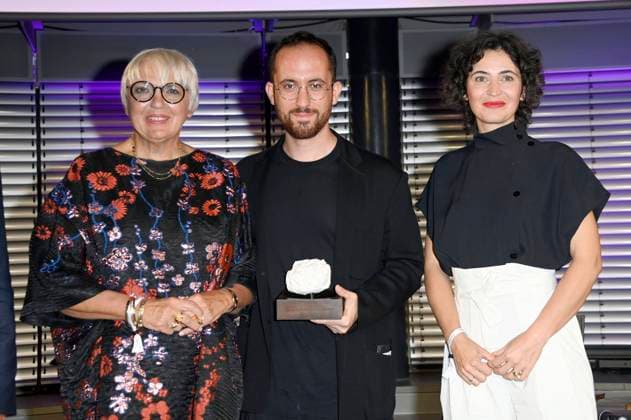 Entertainment Bilder des Tages Claudia Roth, Preisträger Igor Levit und Anna-Lena von Hodenberg bei der Verleihung des ifa-Preises 2021 im Allianzforum am Pariser Platz. Berlin, 14.09.2021 *** Claudia Roth, award winner Igor Levit and Anna Lena von Hodenberg at the award ceremony for the ifa Prize 2021 at the Allianz Forum on Pariser Platz Berlin, 14 09 2021 Foto:xF.xKernx xFuturexImage