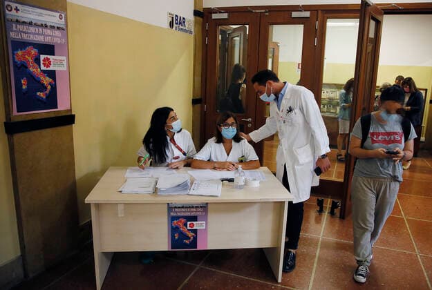 Rome, Launch of the campaign for the Third dose of the anti - Covid vaccination , with Pfizer vaccine, at the George Eastman Hospital of the Policlinico Umberto I Pictured:  Copyright: xPieroxTenaglix xIPAx xPieroxTenaglix