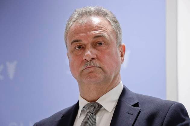 16.09.2021, Berlin, Deutschland - Pressekonferenz: DB und GDL einigen sich auf Tarifkompromiss. Die Deutsche Bahn, DB und die Gewerkschaft Deutscher Lokomotivfuehrer, GDL haben sich auf einen Tarifabschluss verstaendigt. Damit ist der Tarifkonflikt mit der GDL beigelegt. Der Tarifvertrag hat eine lange Laufzeit von 32 Monaten bis Oktober 2023. Foto: Claus Weselsky, Bundesvorsitzender der Gewerkschaft Deutscher Lokomotivfuehrer, GDL. *** 16 09 2021, Berlin, Germany Press conference DB and GDL agree on wage compromise Deutsche Bahn, DB, and the union of German locomotive drivers, GDL, have agreed on a wage settlement This settles the wage dispute with the GDL The wage agreement has a long term of 32 months until October 2023 Photo Claus Wesel