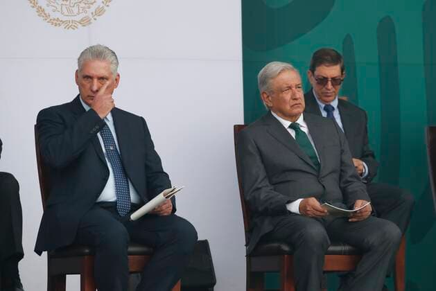 The president of Cuba, Miguel Diaz-Canel, special guest, and the president of Mexico, Andres Manuel Lopez Obrador (R), participate in the military parade of the 211th Anniversary of the Independence of Mexico, today, in the Zocalo of Mexico City, Mexico 16 September 2021. 211 anniversary of the independence of Mexico !ACHTUNG: NUR REDAKTIONELLE NUTZUNG!  Copyright: xJoséxMéndezx MEX1630 20210916-3020ea8576d4fe7536714968d86059e4f77bf952