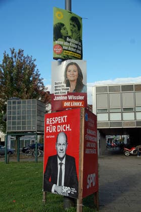 Election posters of the SPD of the Left Party and the Greens for the federal election on 26 September 2021 on a lamp post in Bremen