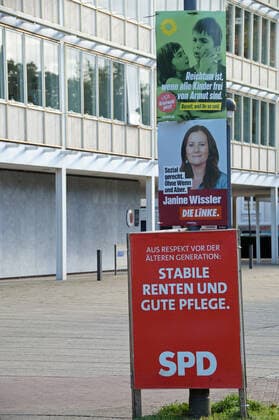 Election posters of the SPD of the Left Party and the Greens for the federal election on 26 September 2021 on a lamp post in Bremen
