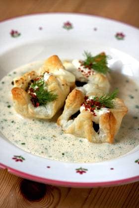 blutwurst,mittagessen,blätterteigpastete,blunzen,blutwürste,puttes,rotwurst,schwarzwurst,topfwurst,mahlzeit,mahlzeiten,blätterteiggebäck,blätterteigpasteten,pastete,pasteten *** black pudding,lunch,puff pastry,lunch time,puff pastries gki-ghh