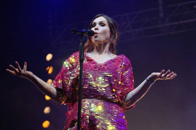 September 16, 2021, Newport, United Kingdom: English singer, songwriter and model Sophie Michelle Ellis-Bextor performs live on stage at the Isle of Wight Festival in Newport. Newport United Kingdom - ZUMAs197 20210916_zaa_s197_275 Copyright: xDawnxFletcher-Parkx