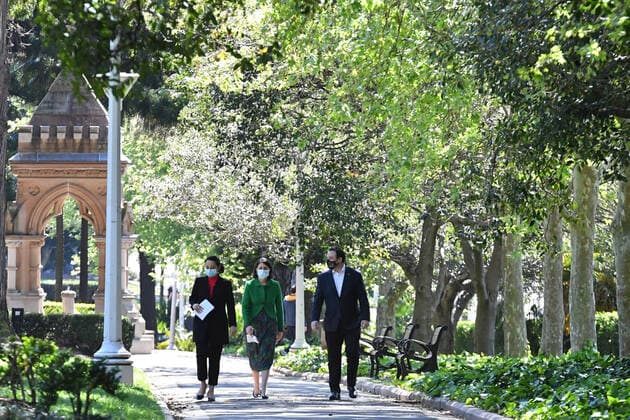 GLADYS BEREJIKLIAN COVID19 PRESSER, NSW Premier Gladys Berejiklian (centre) arrives with Minister for Jobs, Investment, Tourism and Western Sydney Stuart Ayres (right) and Deputy Chief Health Officer Dr Marianne Gale (left) for a press conference in Sydney, Friday, September 17, 2021. ( NO ARCHIVING, EDITORIAL USE ONLY, NO USE IN BOOKS WITHOUT CONSENT SYDNEY NSW AUSTRALIA  Copyright: xDEANxLEWINSx 20210917001576969607