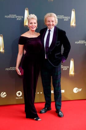 Thomas Gottschalk with partner Karina Mroß at the award ceremony of the German Television Award 2021 at the Tanzbrunnen Cologne, 16 09 2021 Foto:xC.xHardtx xFuturexImage