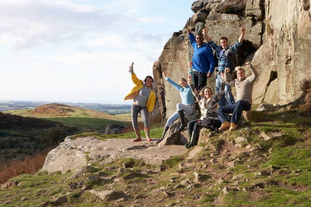 IMAGO Creative: Landleben - Alfresco, Draußen wanderung,freunde,herbstspaziergang,wanderer,wandern,befreundet,freund,freundschaft,herbstspaziergäge,spazieren,spaziergang,spaziergänge,spaziergänger *** hiking,friends,walk,friend,walks m5r-gsn ,model released, Symbolfoto