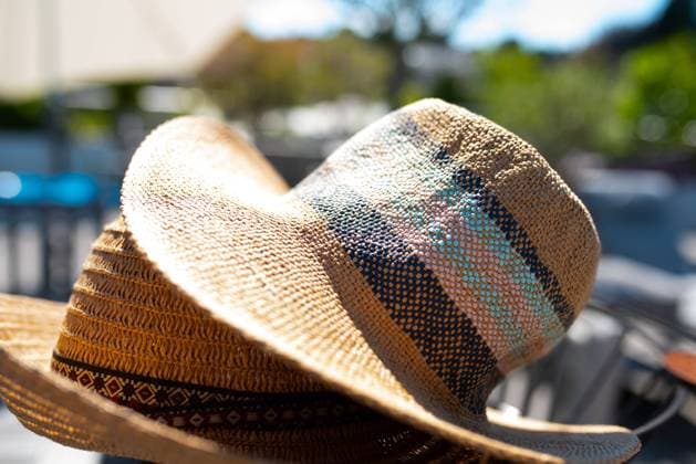 IMAGO Creative, Jahreszeit Sommer, Sonnenschutz strohhut,hut,hüte,kopfbedeckung,strohhüte *** straw hat,straw hats m72-irp