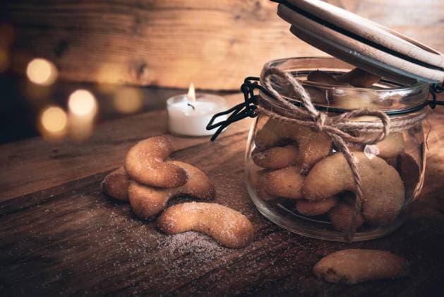 geschenk,weihnachtsplätzchen,vanillekipferl,geschenke,präsent,präsente,plätzchen,weihnachtsbäckerei,weihnachtsgebäck,weihnachtskeks,weihnachtskekse *** gift,christmas cookies,cornets,gifts,present,christmas biscuit m72-iv3