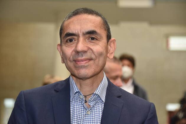 Physician Ugur Sahin Cologne honors the Biontech founders in the city hall The two researchers sign the citys Golden Book and the University of Cologne awards them an honorary doctorate