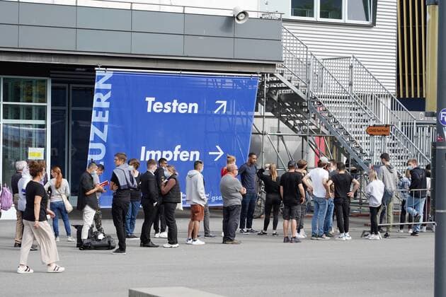 Photo Manuel Geisser 17 09 2021 Covit 19 Corona Picture Large crowd at the vaccination unt Test Center Lucerne Switzerland