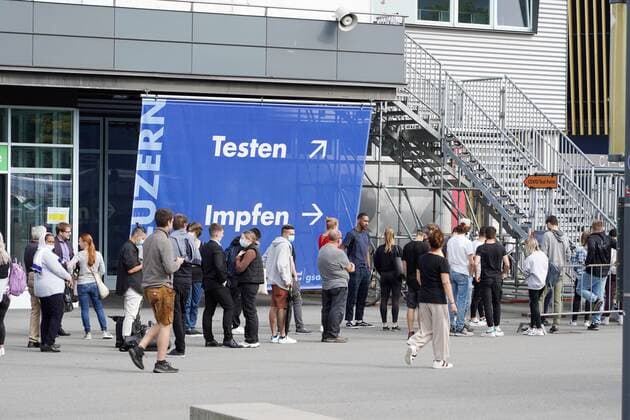 Photo Manuel Geisser 17 09 2021 Covit 19 Corona Picture Large crowd at the vaccination unt Test Center Lucerne Switzerland
