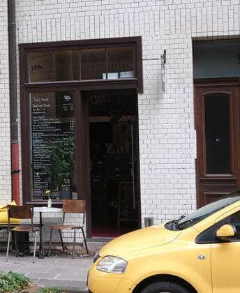 17 09 2021xkhx Kassel, Friedrich Ebert Str goalkeeper Silvio Heinevetter 12, MT Melsungen will take over Cafe Holy Nosh Deli in Kassel with Kassel restaurateur Yannick Klütsch Sudhaus from 1 10 2021 Picture shows Holy Nosh Deli in Kassel