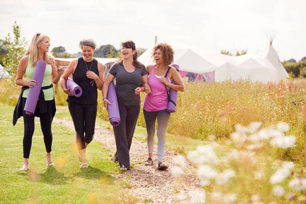 IMAGO Creative: Jahreszeit Sommer, Festivals yoga,festival,yoga retreat *** yoga,festival,yogas,festivals mmq-yx0 ,model released, Symbolfoto