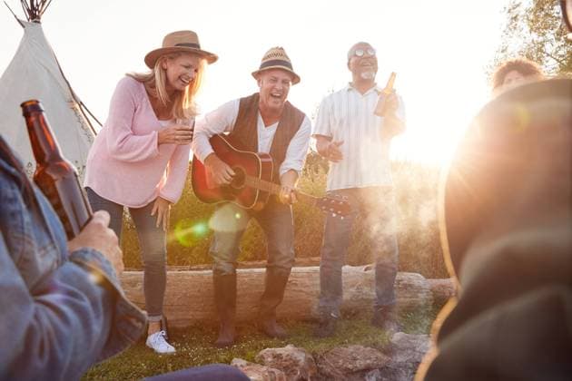 happy,fun,campfire,friends,happies,funs,campfires,friend mmq-yy9 ,model released, Symbolfoto
