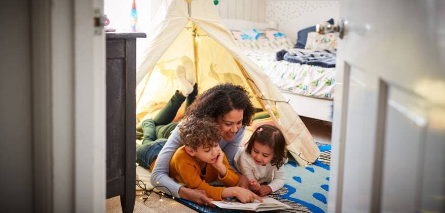 mother,love,siblings,feel safe,storytelling,mom,mothers,mum,loves,feel safes mmq-za5 ,model released, Symbolfoto
