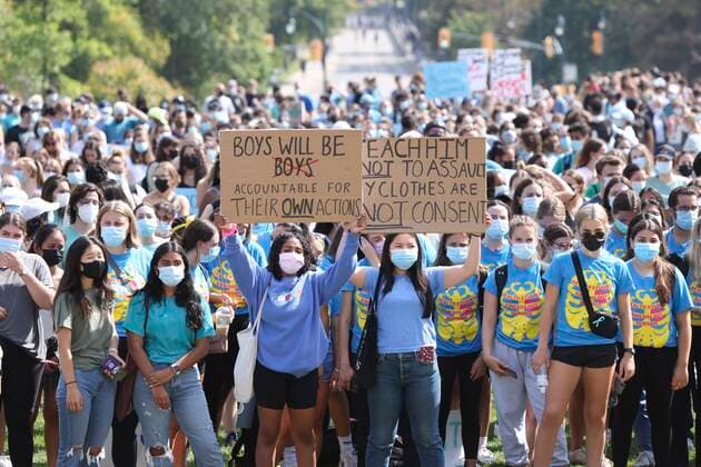 News Bilder des Tages Entertainment Bilder des Tages Kanada, Proteste gegen sexuelle Gewalt gegen Frauen an der Western University, London September 17, 2021, London, on, Canada: Western University students demonstrate during a walkout in support of sexual assault survivors, in London, Ont., Friday, Sept. 17, 2021. London Canada - ZUMAc35_ 20210917_zaf_c35_022 Copyright: xNicolexOsbornex