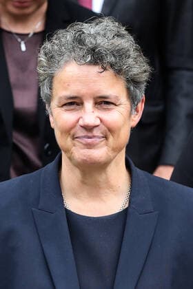 Infrastrukturministerin Dr. Lydia Hueskens Hüskens (FDP,Sachsen Anhalt) vor der Staatskanzlei - In Magdeburg kommen die neu gewählten Abgeordneten zu ihrer ersten Sitzung im Landtag von Sachsen Anhalt zusammen *** Minister of Infrastructure Dr Lydia Hueskens Hüskens FDP,Saxony Anhalt in front of the State Chancellery In Magdeburg, the newly elected members of parliament meet for their first session in the Landtag of Saxony Anhalt