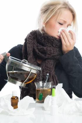 erkältung,grippe,erkältungstee,schnupfen,erkältet,krank,krankheit,krankheiten,heißgetränk,heißgetränke,tee,koryza,nasenkatarrh,rhinitis *** cold virus,flu,tea,sniffing,influenza,teas p3l-fww ,model released, Symbolfoto