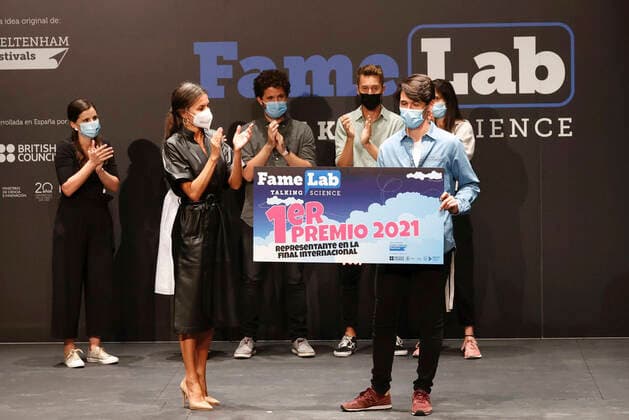 17-09-2021 Queen Letizia with Jesus Victorino Santos attend the Famelab Espana 2021 scientific monologist competion at the Circle of Fine Arts in Madrid. Â  Copyright: xPPEx