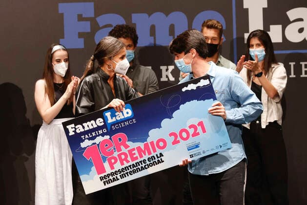 17-09-2021 Queen Letizia with Jesus Victorino Santos attend the Famelab Espana 2021 scientific monologist competion at the Circle of Fine Arts in Madrid. Â  Copyright: xPPEx