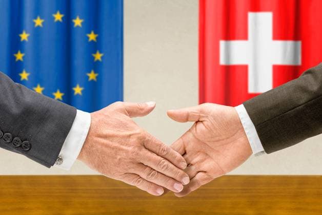 zusammenarbeit,schweiz,europäische union,vereinbarung,teamarbeit,teamwork,eu,europa,europäische gemeinschaft,vereinbaren *** cooperation,switzerland,european community,agreement,collaboration,contribute,cooperations,partnership,partnerships,switzerlands,european communities,agree,agreements,consent puo-gjm ,model released, Symbolfoto
