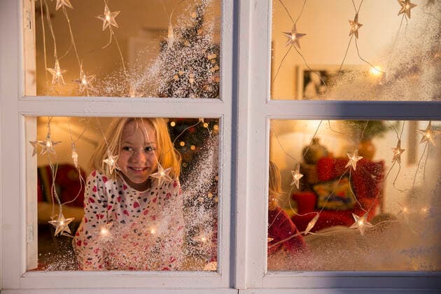 Girl looking out of window with Christmas decorations, 22.12.2014, Copyright: xRUSSxROHDEx, model released, looking away,looking through window,blond hair,differential focus,waist up,anticipation,at home,childhood,bonding,festive,quality time,excitement,happiness,christmas decoration,christmas light,frosted glass,child,female,girl,only one girl,one person,indoors,celebrations,christmas,family,leisure,net,6 to 7 years,lights,enjoyment,stars,holiday season,January 2015 Release,Looking Away,Looking Through Window,Child,Elementary Age,6-7 Years,Female,Girls,Girl,Family,Anticipation,Celebration,Childhood,Enjoyment,Festivity,Excitement,Freetime,Quality Time,Relationship,Bonding,Wellbeing,Happiness,One Person,Christmas,Waist Up,Selective Focus, Ref:IS09AN41X