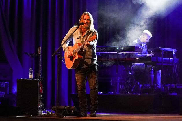Ray Wilson and his band performed at the Mörfelder Bürgerhaus Mörfelden Walldorf 17 09 2021 Ray Wilson concert