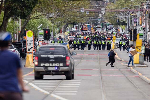 September 18, 2021, Melbourne, Victoria, Australia: Police converge on anti-lockdown protesters at a Worldwide Rally for Freedom protest in Melbourne, Australia. Melbourne Australia - ZUMAl303 20210918_zaf_l303_001 Copyright: xSydneyxLowx