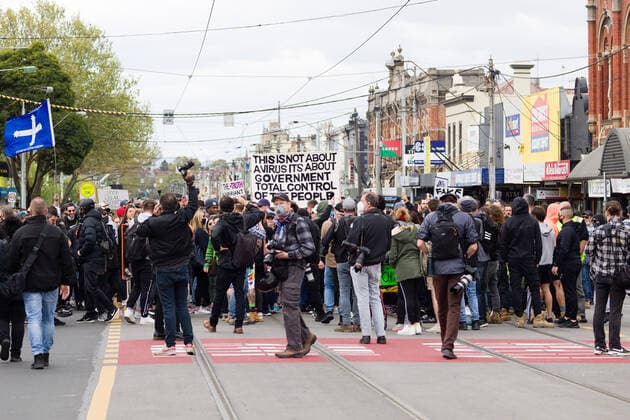 September 18, 2021, Melbourne, Victoria, Australia: Anti-lockdown protesters preparing to march at a Worldwide Rally for Freedom protest in Melbourne, Australia. Melbourne Australia - ZUMAl303 20210918_zaf_l303_002 Copyright: xSydneyxLowx