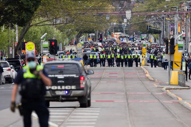 September 18, 2021, Melbourne, Victoria, Australia: Police converge on anti-lockdown protesters at a Worldwide Rally for Freedom protest in Melbourne, Australia. Melbourne Australia - ZUMAl303 20210918_zaf_l303_003 Copyright: xSydneyxLowx