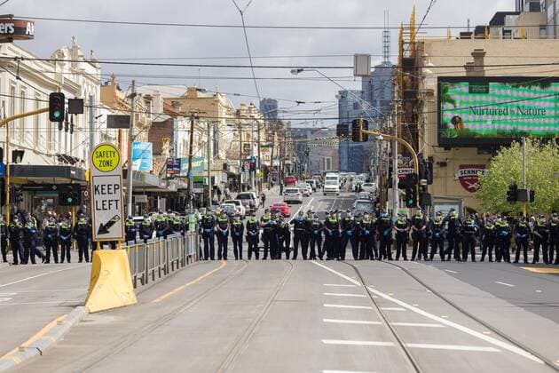 September 18, 2021, Melbourne, Victoria, Australia: Police block traffic and prepare to confront anti-lockdown protesters at a Worldwide Rally for Freedom protest in Melbourne, Australia. Melbourne Australia - ZUMAl303 20210918_zaf_l303_006 Copyright: xSydneyxLowx