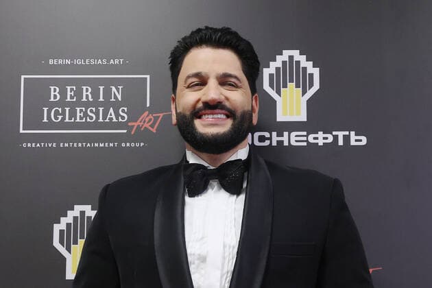 MOSCOW, RUSSIA - SEPTEMBER 18, 2021: Operatic tenor Yusif Eyvazov arrives for a concert by Anna Netrebko at the State Kremlin Palace. The concert marks Netrebko s 50th birthday. Vladimir Gerdo TASS  TS111076