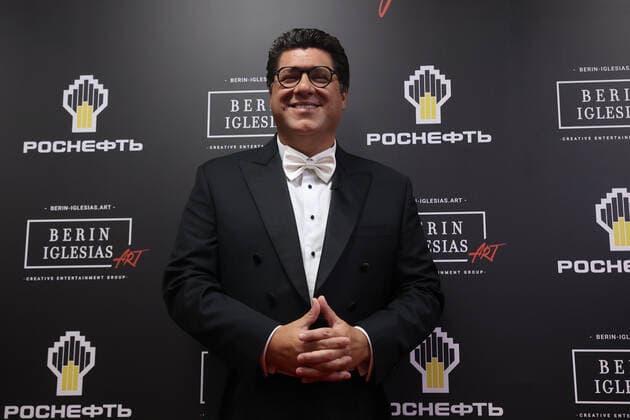 MOSCOW, RUSSIA - SEPTEMBER 18, 2021: Operatic baritone Luca Salsi arrives for a concert by Anna Netrebko at the State Kremlin Palace. The concert marks Netrebko s 50th birthday. Vladimir Gerdo TASS  TS111078