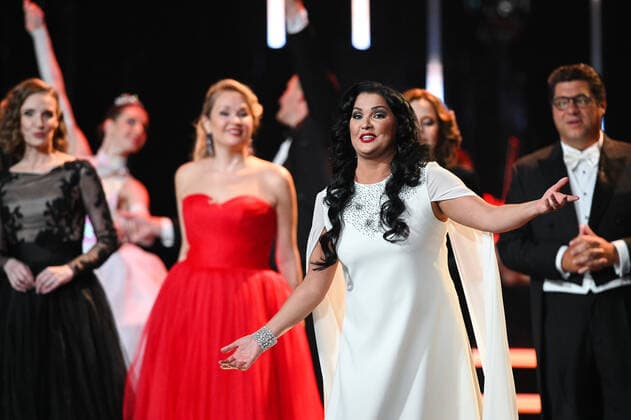 Russia Opera Singer Netrebko Anniversary 6654005 18.09.2021 Opera singer Anna Netrebko, at the foreground, reacts during a concert marking her 50th birthday, at the State Kremlin Palace, Moscow, Russia. Ramil Sitdikov Sputnik Moscow Russia  Copyright: xRamilxSitdikovx