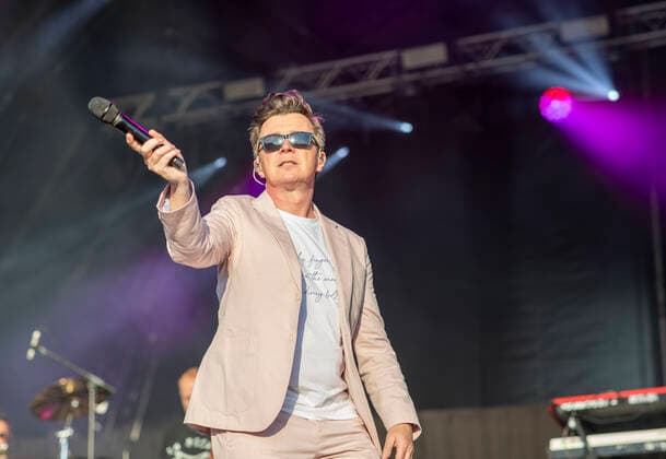 . 18 09 2021. Newbury, United Kingdom. Singer Rick Astley at Newbury races, where he performed in a concert after the race meeting.  xi-Imagesx IIM-22583-0029