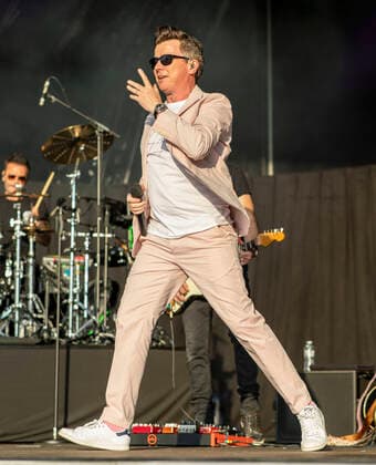 . 18 09 2021. Newbury, United Kingdom. Singer Rick Astley at Newbury races, where he performed in a concert after the race meeting.  xi-Imagesx IIM-22583-0046