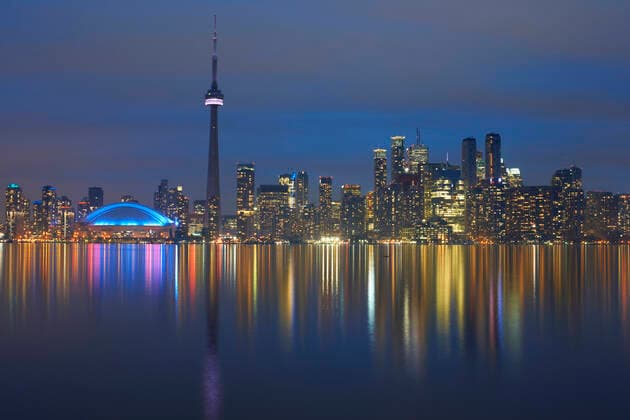 Reflection of skyline in water illuminated at night, Toronto, Canada, 10.05.2017, Copyright: xPeterxMullerx reflection,city living,illuminated,architecture,landmark,canada,toronto,skyscraper,outdoors,skyline,urban,evening,night,cn tower,water,nobody,travel,travel destination,water surface,May 2017 Release,buildings,City Life,Landmark,No People,Luminosity,Illuminated,Canada,Ontario,Toronto,Symbol,Orthographic Symbol,Numeral,Skyline,Office Building,Skyscraper,Light,Light Effect,Reflection,Water Surface,Outdoors,Twilight,Evening,Night,Urban Scene,Architecture,Travel,Place Of Interest,Travel Destinations Ref:IS09B5TV1