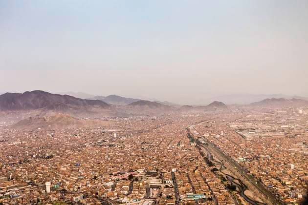 Aerial view of cityscape, Lima, Peru, 18.08.2017, Copyright: xManuelxSulzerx aerial view,copy space,distant,abundance,connections,rooftop,architecture,capital city,south america,peru,outdoors,mountain,urban,cityscape,scenics,day,environmental issue,peruvian culture,nobody,tourism,travel,mist,sky,building exterior,travel destination,view,vast,tourist destination,horizon over land,lima,August 2017 Release,conurbation,Abundance,Connection,Distance,No People,Giant,Latin America,South America,Peru,Copy Space,Aerial View,Symbol,Orthographic Symbol,Numeral,Roof,Horizon,Horizon Over Land,Mountain,Sky,Weather,Mist,Outdoors,Day,Urban Scene,Cityscape,Architecture,Capital Cities,Tourist Industry,Environment,Nature,Scenics,Traditional Culture,Latin A Ref:IS09B7VJ6