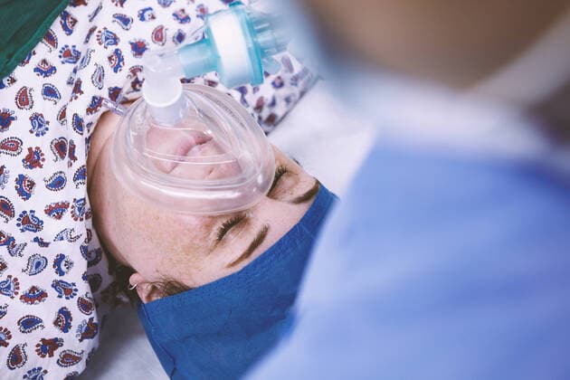 Over shoulder view of anaesthetist monitoring patient in maternity ward operating theatre, 04.12.2017, Copyright: xPhilippexRoyx, model released, using,working,cropped,head and shoulders,concentration,responsibility,dedication,efficiency,hygiene,skill,well being,oxygen mask,operating table,35 to 39 years,chinese ethnicity,caucasian ethnicity,multi-ethnic group,female,woman,mature woman,mid adult woman,only women,two people,medical occupation,anaesthetist,indoors,hospital,operating theatre,surgical glove,modern,surgery,anaesthetic,monitoring,patient,maternity,only female,Star Images,over the shoulder view,vital signs,healthcare,medical science,December 2017 Release,private healthcare,maternity ward,womens health,Thinking,Concentration,Wor Ref:IS09B9FZ1