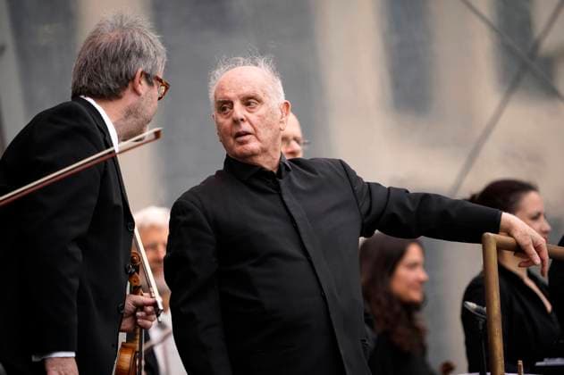 Bilder des Jahres 2021, Entertainment 09 September Entertainment Themen der Woche KW37 Entertainment Bilder des Tages Daniel Barenboim beim Staatsoper für alle 2021 Event mit Werken von Richard Wagner, Giuseppe Verdi, Carl Maria von Weber und Robert Schumann live auf dem Bebelplatz. Berlin, 19.09.2021 *** Daniel Barenboim at the Staatsoper für alle 2021 event with works by Richard Wagner, Giuseppe Verdi, Carl Maria von Weber and Robert Schumann live at Bebelplatz Berlin, 19 09 2021 Foto:xT.xBartillax xFuturexImage