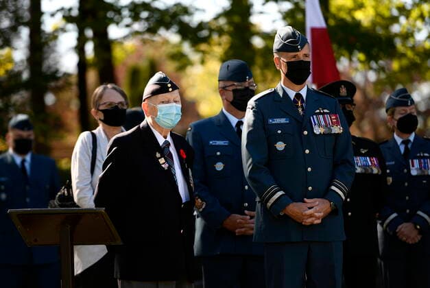 September 19, 2021, Ottawa, ON, CAN: Lieutenant-General Al Meinzinger stands with World War II veteran Robert Bradley at a ceremony marking the 81st anniversary of the Battle of Britain at Beechwood National Military Cemetery, in Ottawa, on Sunday, Sept. 19, 2021. Ottawa CAN  - ZUMAc35_ 20210919_zaf_c35_014 Copyright: xJustinxTangx