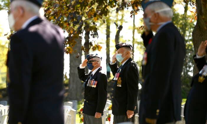 September 19, 2021, Ottawa, ON, CAN: Veterans salute during the playing of the Last Post during a ceremony marking the 81st anniversary of the Battle of Britain at Beechwood National Military Cemetery, in Ottawa, on Sunday, Sept. 19, 2021. Ottawa CAN  - ZUMAc35_ 20210919_zaf_c35_020 Copyright: xJustinxTangx